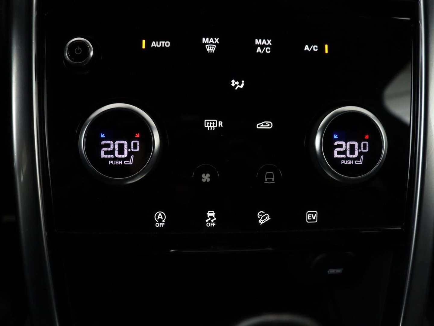 Land Rover Discovery Sport P300e 1.5 R-Dynamic SE | SOH 86% | Panoramadak | Head-Up | Leder | Trekhaak | Matrix LED | Stoelverwarming | Keyless | Park Assist | Carplay | Navigatie | Memory | PHEV | Plug In