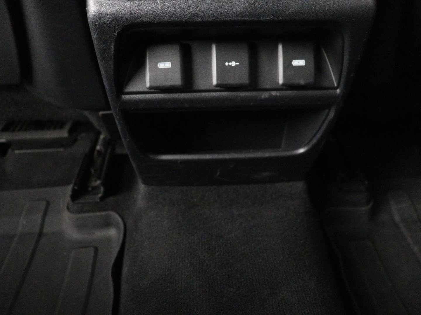 Land Rover Discovery Sport P300e 1.5 R-Dynamic SE | SOH 86% | Panoramadak | Head-Up | Leder | Trekhaak | Matrix LED | Stoelverwarming | Keyless | Park Assist | Carplay | Navigatie | Memory | PHEV | Plug In