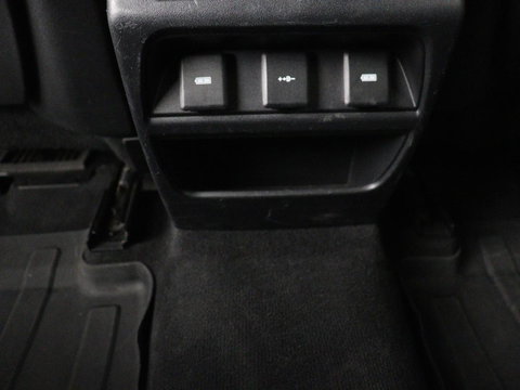 Land Rover Discovery Sport P300e 1.5 R-Dynamic SE | SOH 86% | Panoramadak | Head-Up | Leder | Trekhaak | Matrix LED | Stoelverwarming | Keyless | Park Assist | Carplay | Navigatie | Memory | PHEV | Plug In