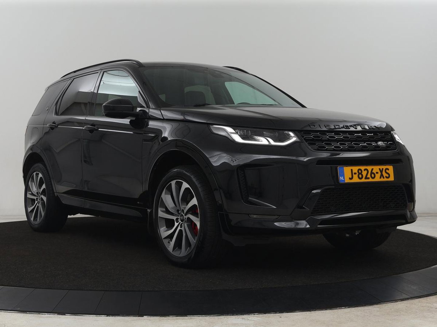 Land Rover Discovery Sport P300e 1.5 R-Dynamic SE | SOH 86% | Panoramadak | Head-Up | Leder | Trekhaak | Matrix LED | Stoelverwarming | Keyless | Park Assist | Carplay | Navigatie | Memory | PHEV | Plug In