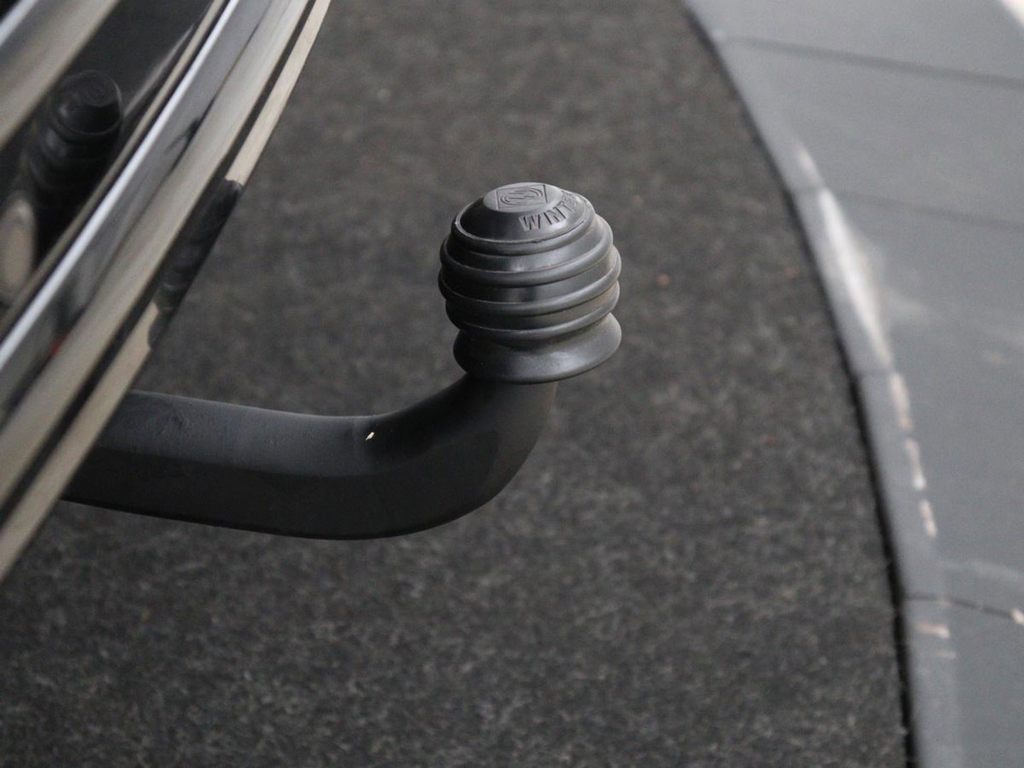 Land Rover Discovery Sport P300e 1.5 R-Dynamic SE | SOH 86% | Panoramadak | Head-Up | Leder | Trekhaak | Matrix LED | Stoelverwarming | Keyless | Park Assist | Carplay | Navigatie | Memory | PHEV | Plug In