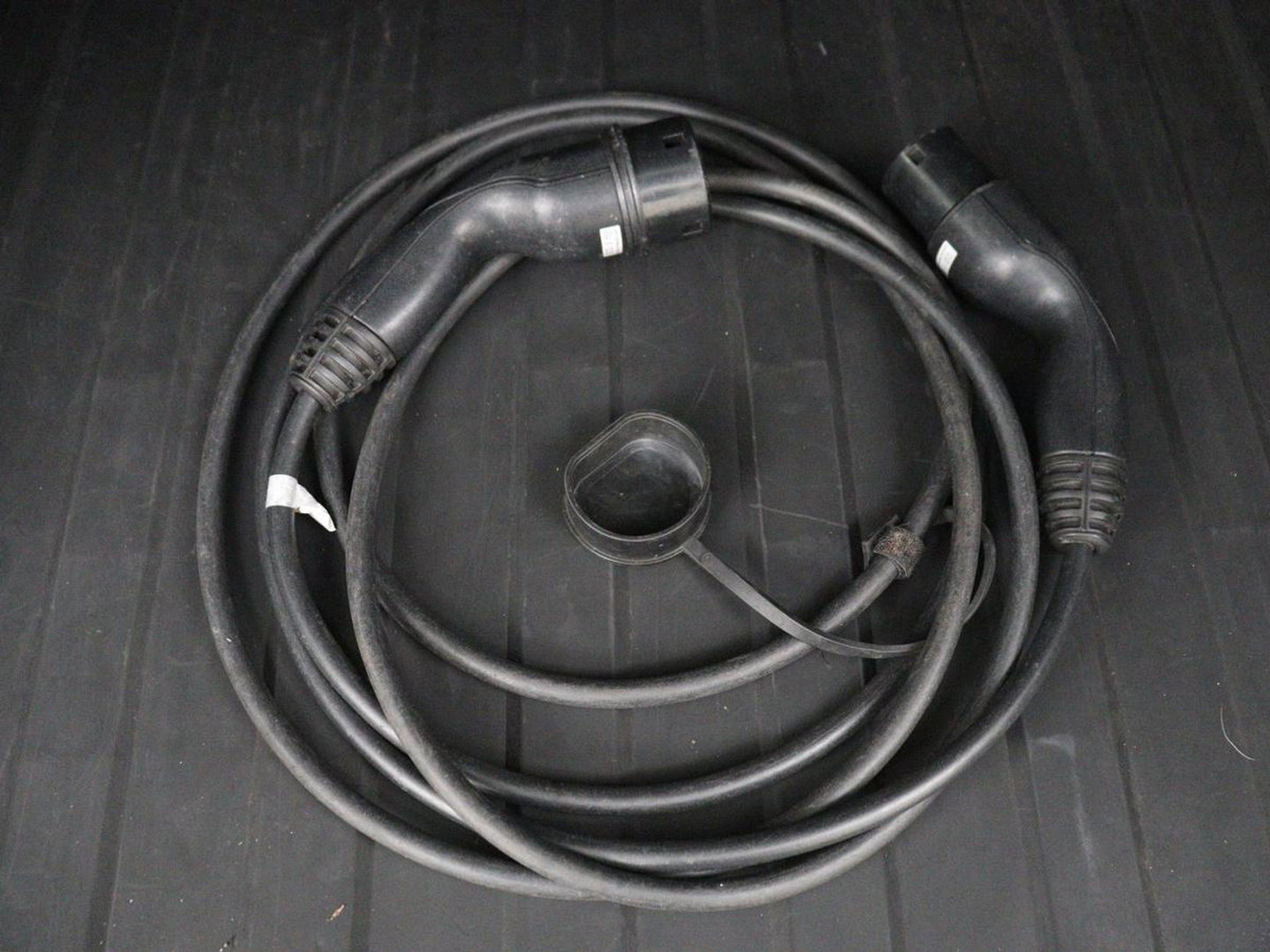 Land Rover Discovery Sport P300e 1.5 R-Dynamic SE | SOH 86% | Panoramadak | Head-Up | Leder | Trekhaak | Matrix LED | Stoelverwarming | Keyless | Park Assist | Carplay | Navigatie | Memory | PHEV | Plug In