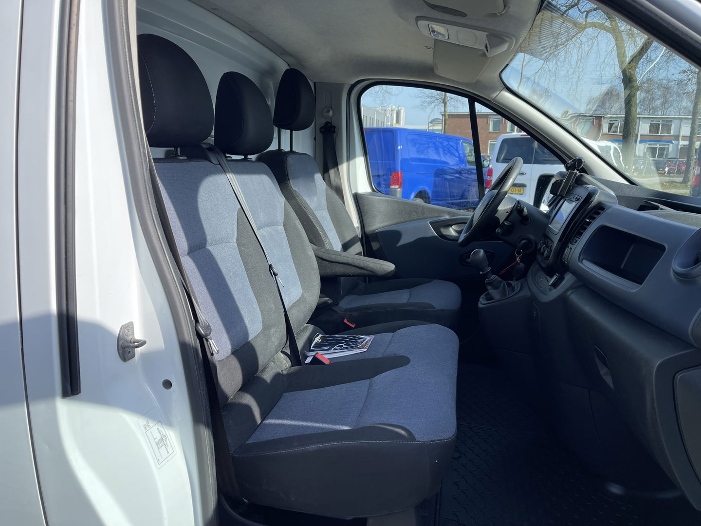 Opel Vivaro 1.6 CDTI 120pk L2H1 Edition / vaste prijs rijklaar € 11.950 ex btw / euro 6 diesel / lease vanaf € 201 / airco / cruise / navigatie / trekhaak / imperial !
