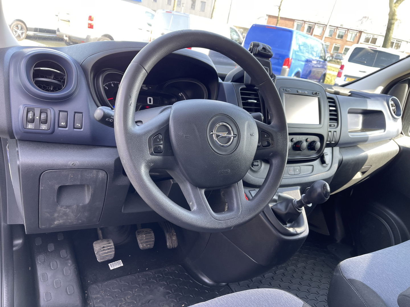 Opel Vivaro 1.6 CDTI 120pk L2H1 Edition / vaste prijs rijklaar € 11.950 ex btw / euro 6 diesel / lease vanaf € 201 / airco / cruise / navigatie / trekhaak / imperial !
