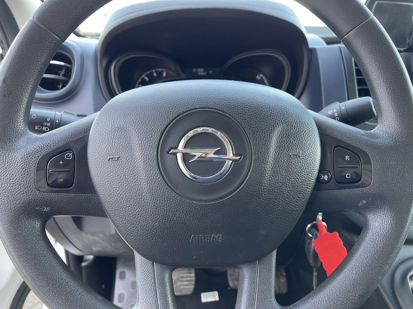 Opel Vivaro 1.6 CDTI 120pk L2H1 Edition / vaste prijs rijklaar € 11.950 ex btw / euro 6 diesel / lease vanaf € 201 / airco / cruise / navigatie / trekhaak / imperial !