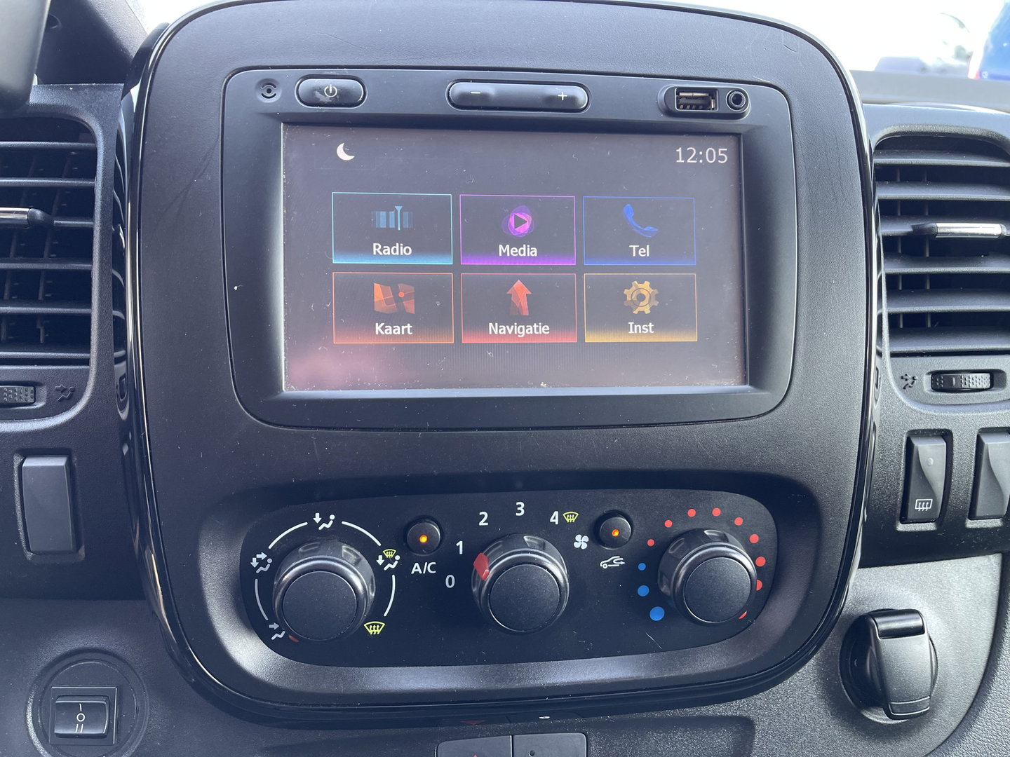 Opel Vivaro 1.6 CDTI 120pk L2H1 Edition / vaste prijs rijklaar € 11.950 ex btw / euro 6 diesel / lease vanaf € 201 / airco / cruise / navigatie / trekhaak / imperial !