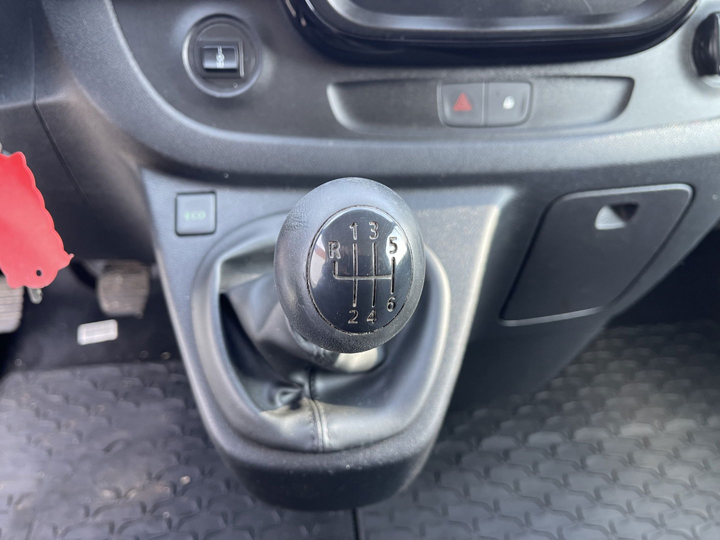 Opel Vivaro 1.6 CDTI 120pk L2H1 Edition / vaste prijs rijklaar € 11.950 ex btw / euro 6 diesel / lease vanaf € 201 / airco / cruise / navigatie / trekhaak / imperial !