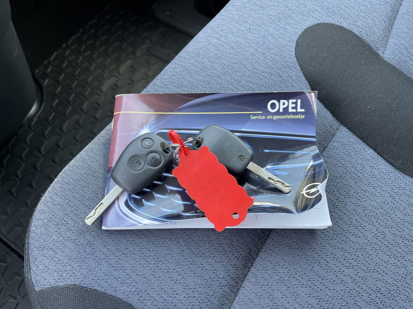 Opel Vivaro 1.6 CDTI 120pk L2H1 Edition / vaste prijs rijklaar € 11.950 ex btw / euro 6 diesel / lease vanaf € 201 / airco / cruise / navigatie / trekhaak / imperial !