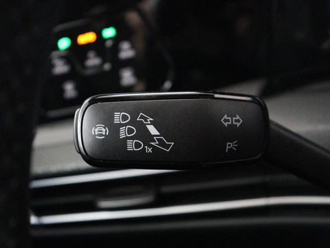 Volkswagen Golf 1.4 eHybrid GTE | SOH 93% | Panoramadak | Stoelverwarming | Adaptive cruise | Carplay | Sfeerverlichting | Keyless | 18'' | Navigatie | Sportstoelen | Parkeerhulp | PHEV | Plug In