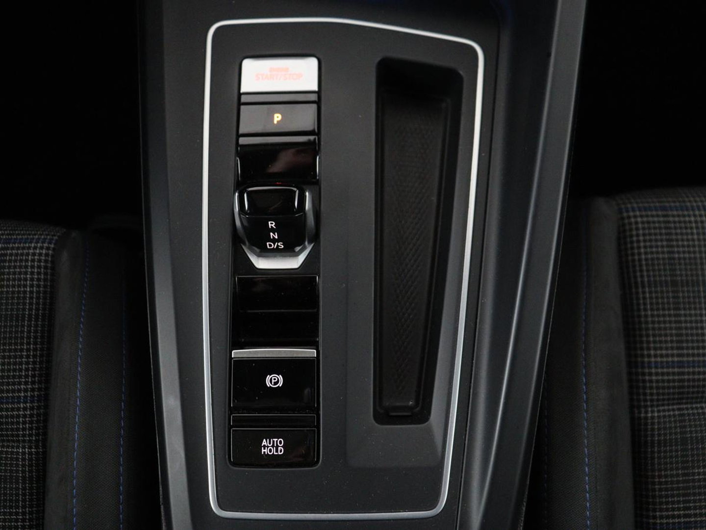 Volkswagen Golf 1.4 eHybrid GTE | SOH 93% | Panoramadak | Stoelverwarming | Adaptive cruise | Carplay | Sfeerverlichting | Keyless | 18'' | Navigatie | Sportstoelen | Parkeerhulp | PHEV | Plug In