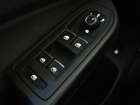 Volkswagen Golf 1.4 eHybrid GTE | SOH 93% | Panoramadak | Stoelverwarming | Adaptive cruise | Carplay | Sfeerverlichting | Keyless | 18'' | Navigatie | Sportstoelen | Parkeerhulp | PHEV | Plug In