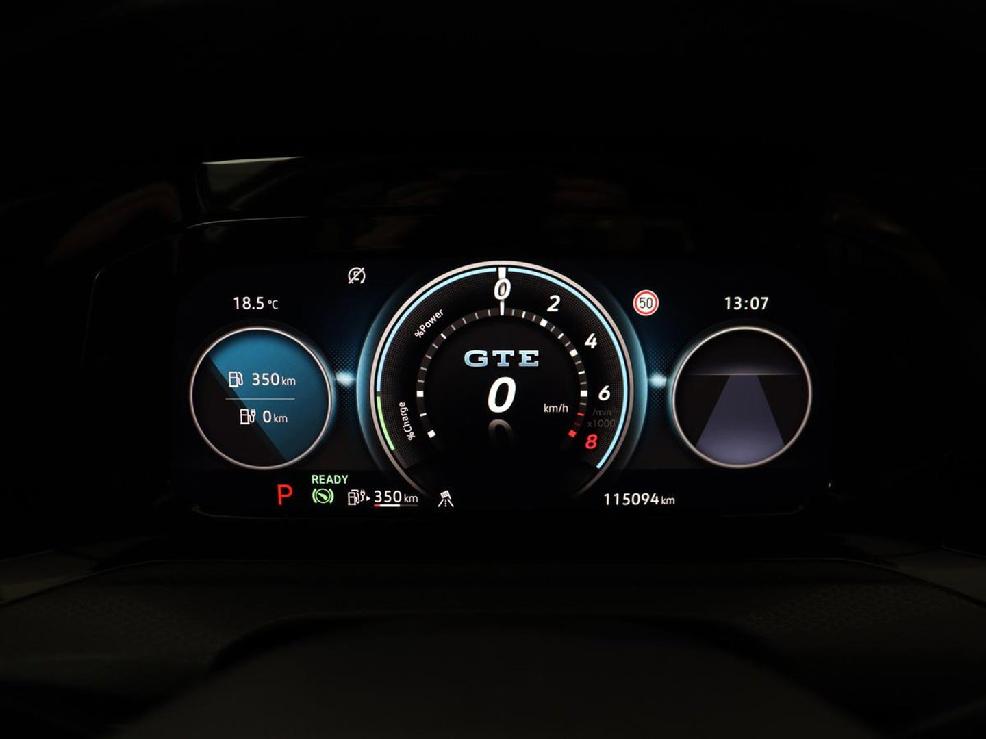 Volkswagen Golf 1.4 eHybrid GTE | SOH 93% | Panoramadak | Stoelverwarming | Adaptive cruise | Carplay | Sfeerverlichting | Keyless | 18'' | Navigatie | Sportstoelen | Parkeerhulp | PHEV | Plug In