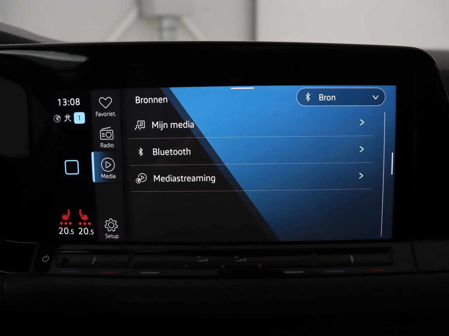 Volkswagen Golf 1.4 eHybrid GTE | SOH 93% | Panoramadak | Stoelverwarming | Adaptive cruise | Carplay | Sfeerverlichting | Keyless | 18'' | Navigatie | Sportstoelen | Parkeerhulp | PHEV | Plug In