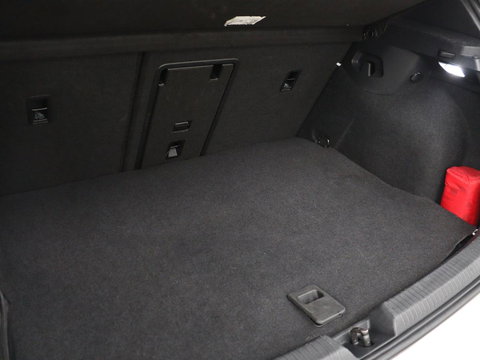 Volkswagen Golf 1.4 eHybrid GTE | SOH 93% | Panoramadak | Stoelverwarming | Adaptive cruise | Carplay | Sfeerverlichting | Keyless | 18'' | Navigatie | Sportstoelen | Parkeerhulp | PHEV | Plug In