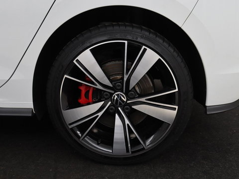 Volkswagen Golf 1.4 eHybrid GTE | SOH 93% | Panoramadak | Stoelverwarming | Adaptive cruise | Carplay | Sfeerverlichting | Keyless | 18'' | Navigatie | Sportstoelen | Parkeerhulp | PHEV | Plug In