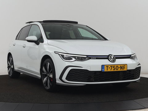 Volkswagen Golf 1.4 eHybrid GTE | SOH 93% | Panoramadak | Stoelverwarming | Adaptive cruise | Carplay | Sfeerverlichting | Keyless | 18'' | Navigatie | Sportstoelen | Parkeerhulp | PHEV | Plug In