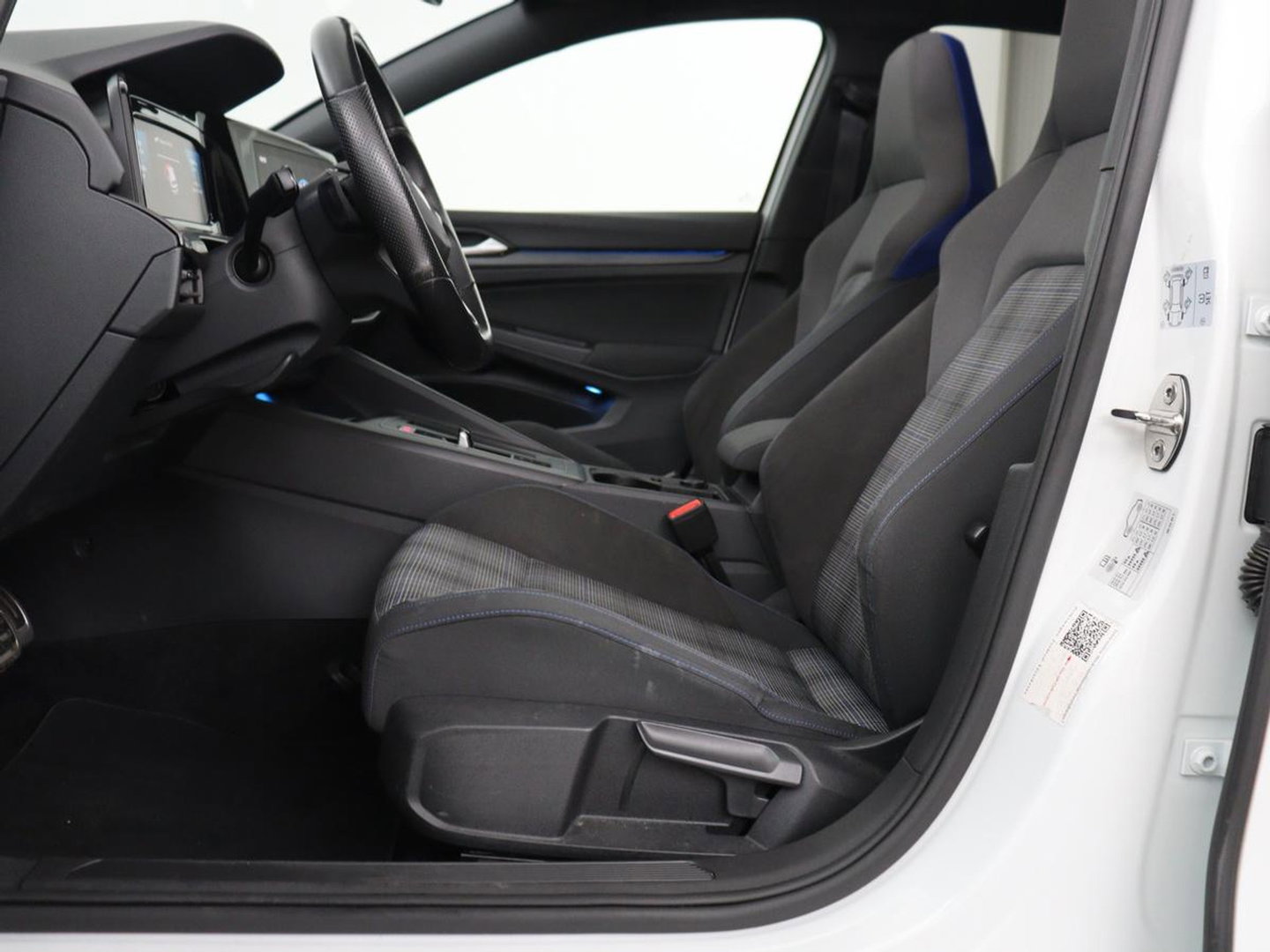 Volkswagen Golf 1.4 eHybrid GTE | SOH 93% | Panoramadak | Stoelverwarming | Adaptive cruise | Carplay | Sfeerverlichting | Keyless | 18'' | Navigatie | Sportstoelen | Parkeerhulp | PHEV | Plug In