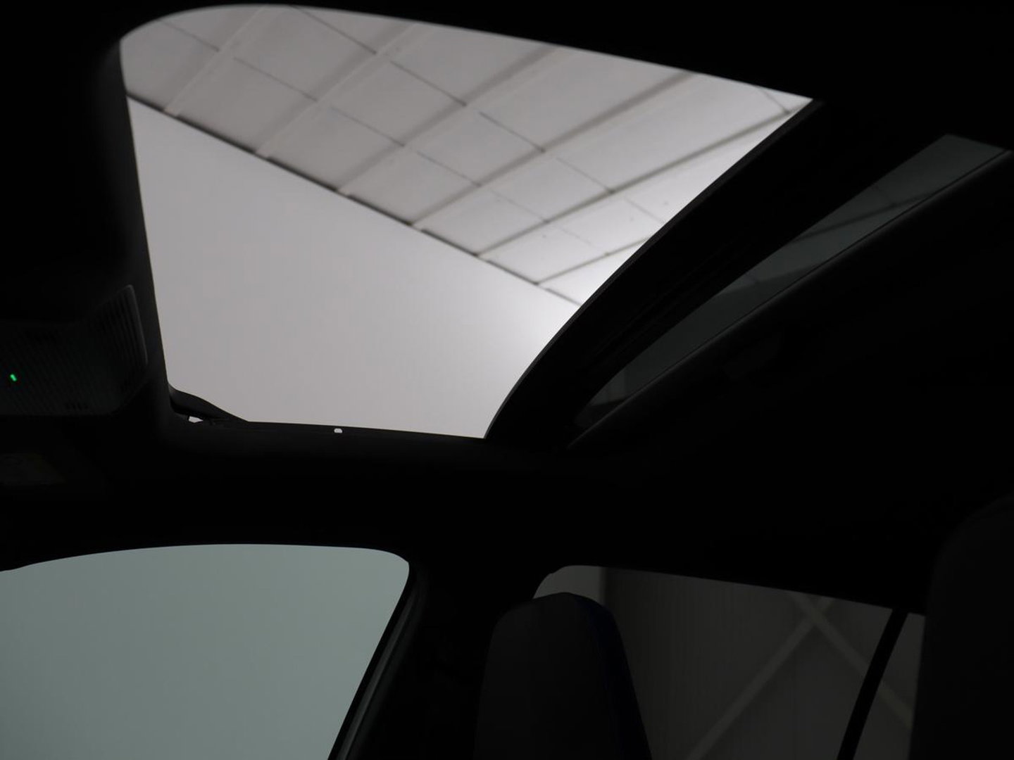 Volkswagen Golf 1.4 eHybrid GTE | SOH 93% | Panoramadak | Stoelverwarming | Adaptive cruise | Carplay | Sfeerverlichting | Keyless | 18'' | Navigatie | Sportstoelen | Parkeerhulp | PHEV | Plug In