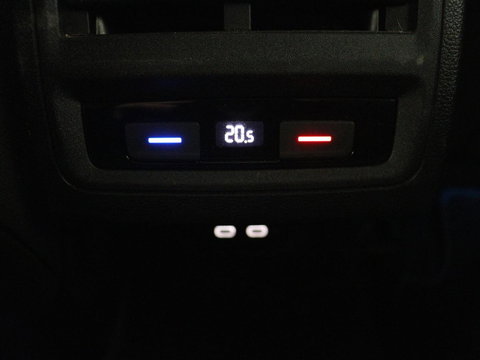 Volkswagen Golf 1.4 eHybrid GTE | SOH 93% | Panoramadak | Stoelverwarming | Adaptive cruise | Carplay | Sfeerverlichting | Keyless | 18'' | Navigatie | Sportstoelen | Parkeerhulp | PHEV | Plug In