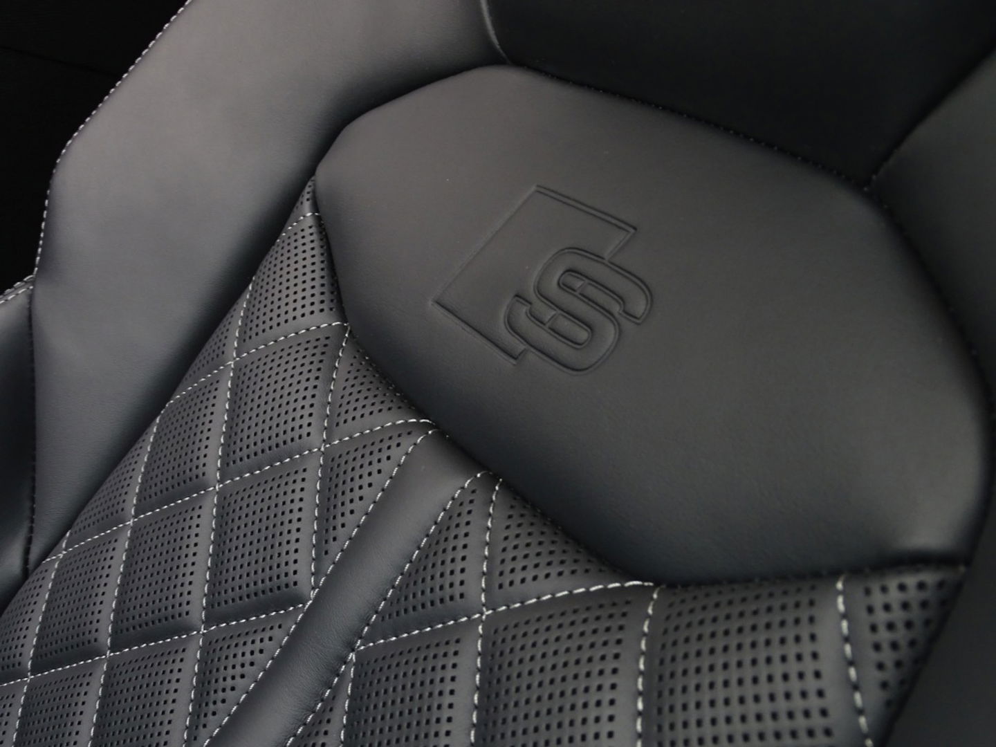 Audi Q8 60 TFSIe 462PK Quattro / Audi Exclusive / Nardo grey / 360° / 20