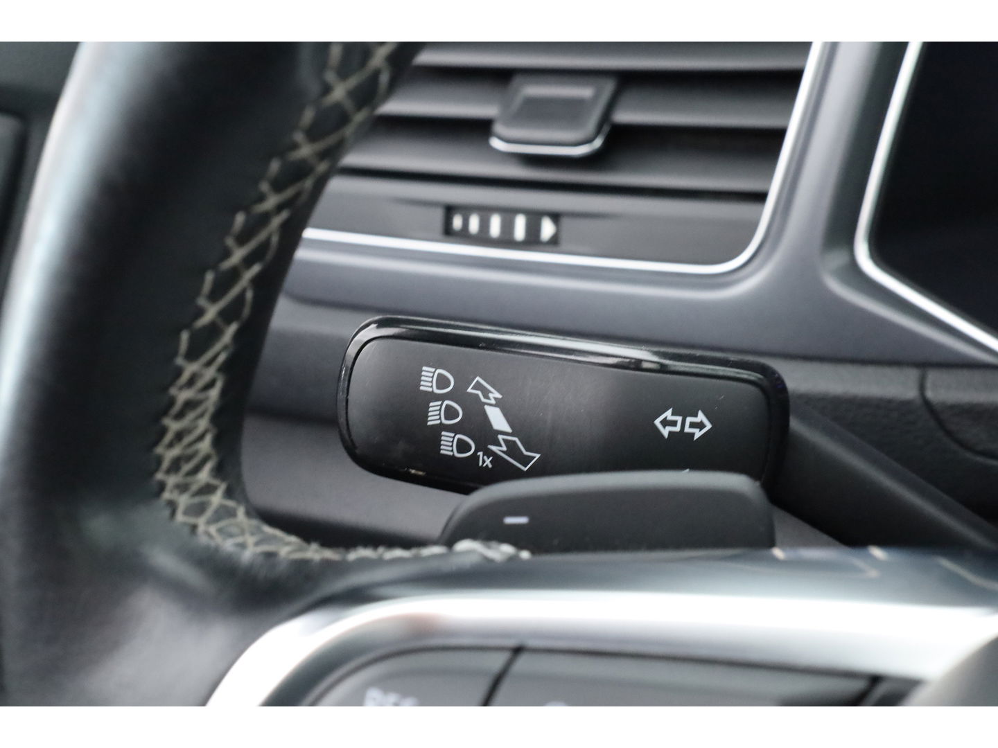 Volkswagen T-Roc Cabrio 1.5 TSI R-Line DSG Black Style | Digi. Dashboard | Stoelverw. | 18'' | PDC | Adapt. Cruise | Navi + CarPlay | Dodehoekdet.