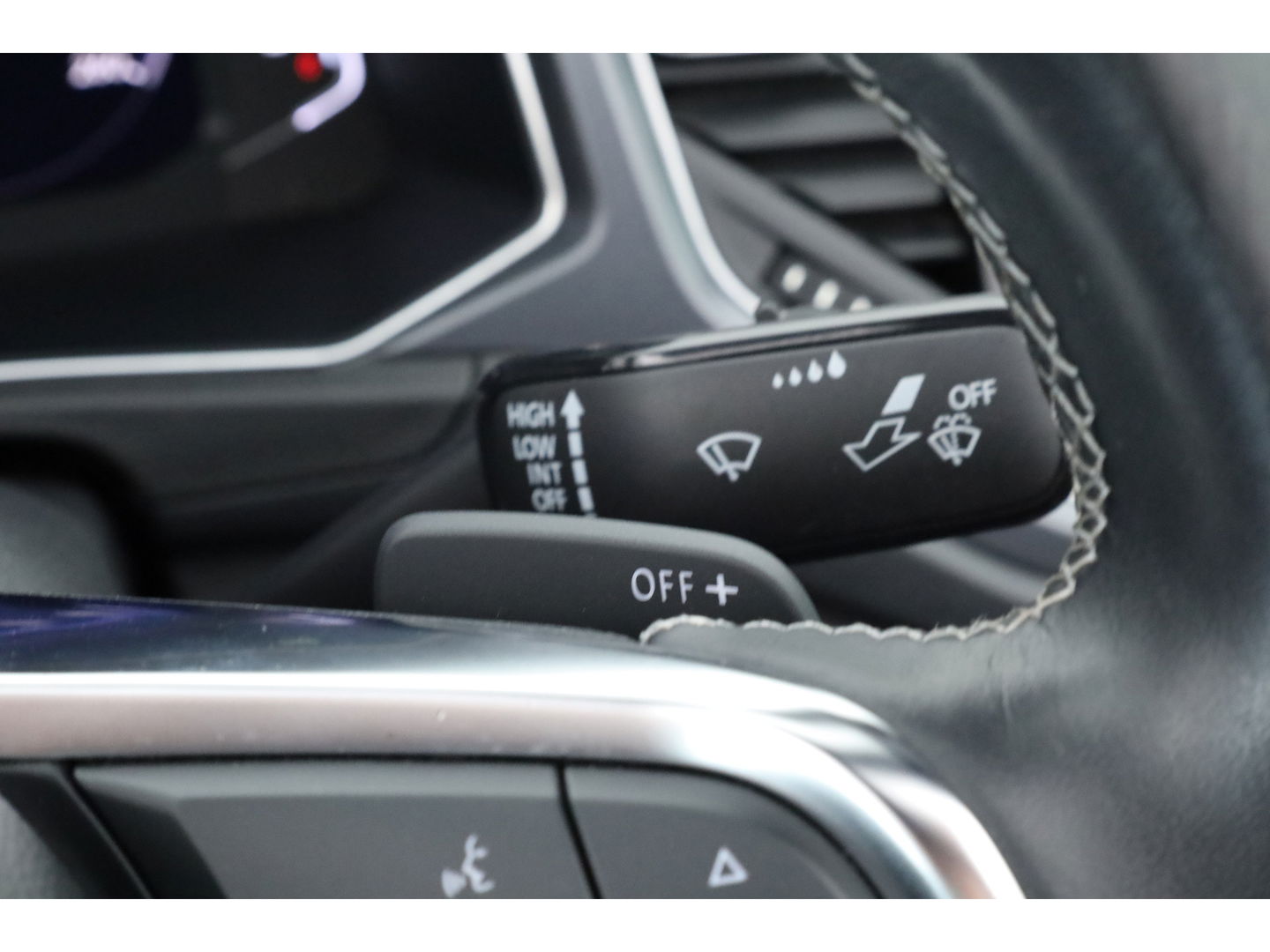 Volkswagen T-Roc Cabrio 1.5 TSI R-Line DSG Black Style | Digi. Dashboard | Stoelverw. | 18'' | PDC | Adapt. Cruise | Navi + CarPlay | Dodehoekdet.