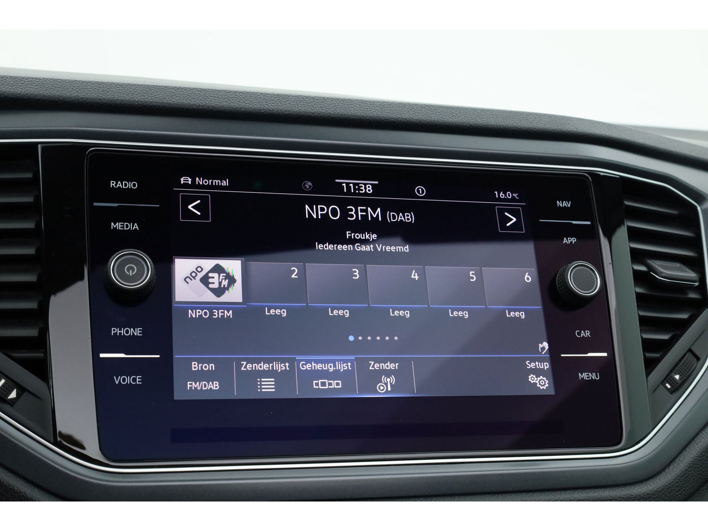 Volkswagen T-Roc Cabrio 1.5 TSI R-Line DSG Black Style | Digi. Dashboard | Stoelverw. | 18'' | PDC | Adapt. Cruise | Navi + CarPlay | Dodehoekdet.