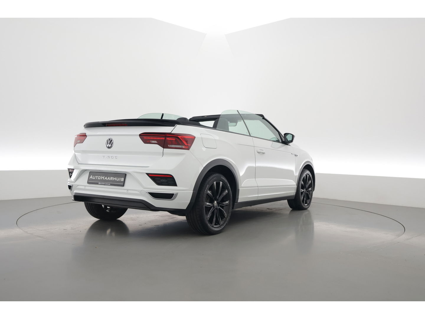 Volkswagen T-Roc Cabrio 1.5 TSI R-Line DSG Black Style | Digi. Dashboard | Stoelverw. | 18'' | PDC | Adapt. Cruise | Navi + CarPlay | Dodehoekdet.