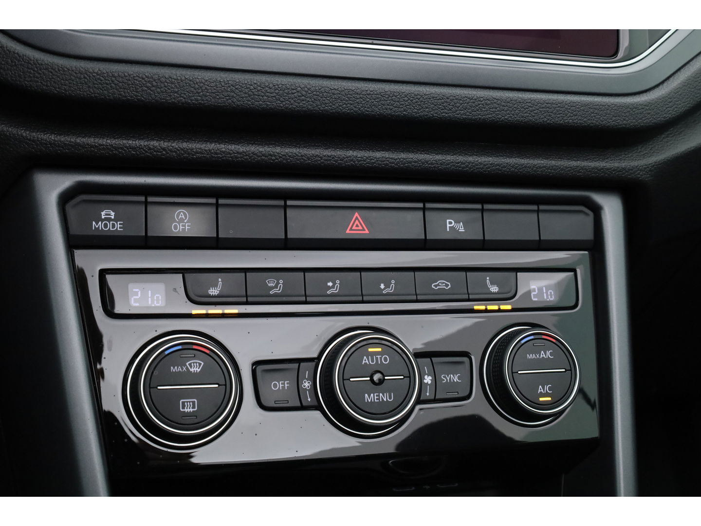 Volkswagen T-Roc Cabrio 1.5 TSI R-Line DSG Black Style | Digi. Dashboard | Stoelverw. | 18'' | PDC | Adapt. Cruise | Navi + CarPlay | Dodehoekdet.