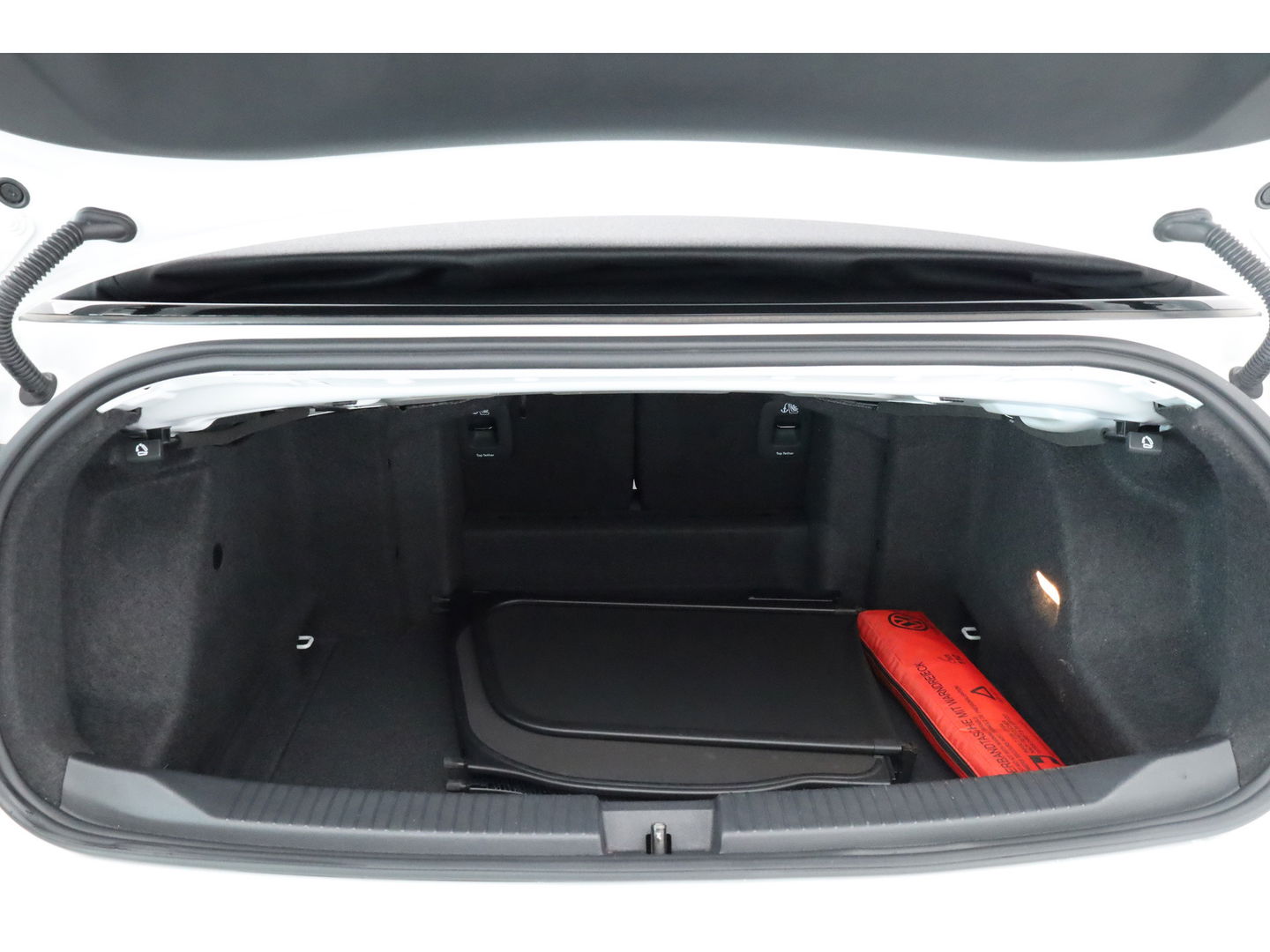 Volkswagen T-Roc Cabrio 1.5 TSI R-Line DSG Black Style | Digi. Dashboard | Stoelverw. | 18'' | PDC | Adapt. Cruise | Navi + CarPlay | Dodehoekdet.