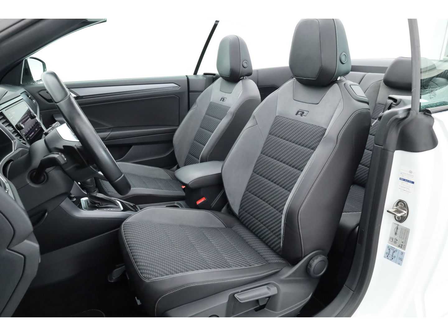 Volkswagen T-Roc Cabrio 1.5 TSI R-Line DSG Black Style | Digi. Dashboard | Stoelverw. | 18'' | PDC | Adapt. Cruise | Navi + CarPlay | Dodehoekdet.