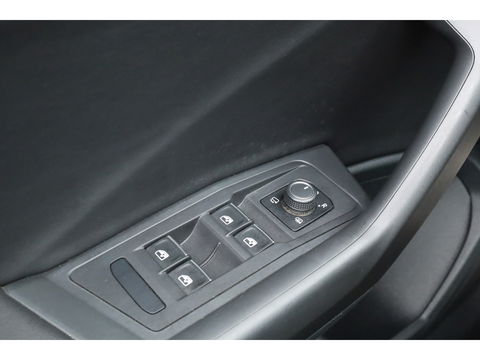 Volkswagen T-Roc Cabrio 1.5 TSI R-Line DSG Black Style | Digi. Dashboard | Stoelverw. | 18'' | PDC | Adapt. Cruise | Navi + CarPlay | Dodehoekdet.