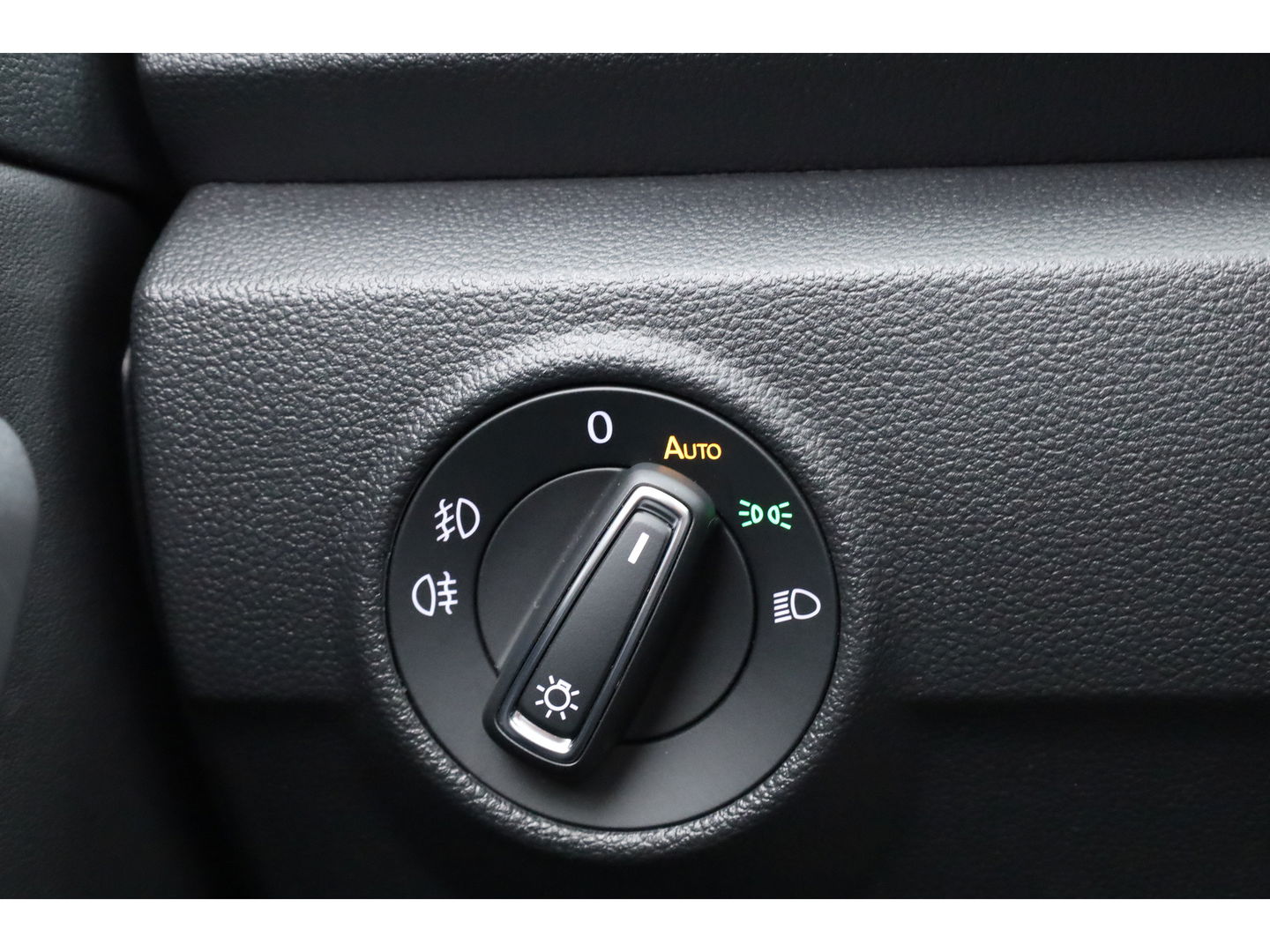 Volkswagen T-Roc Cabrio 1.5 TSI R-Line DSG Black Style | Digi. Dashboard | Stoelverw. | 18'' | PDC | Adapt. Cruise | Navi + CarPlay | Dodehoekdet.