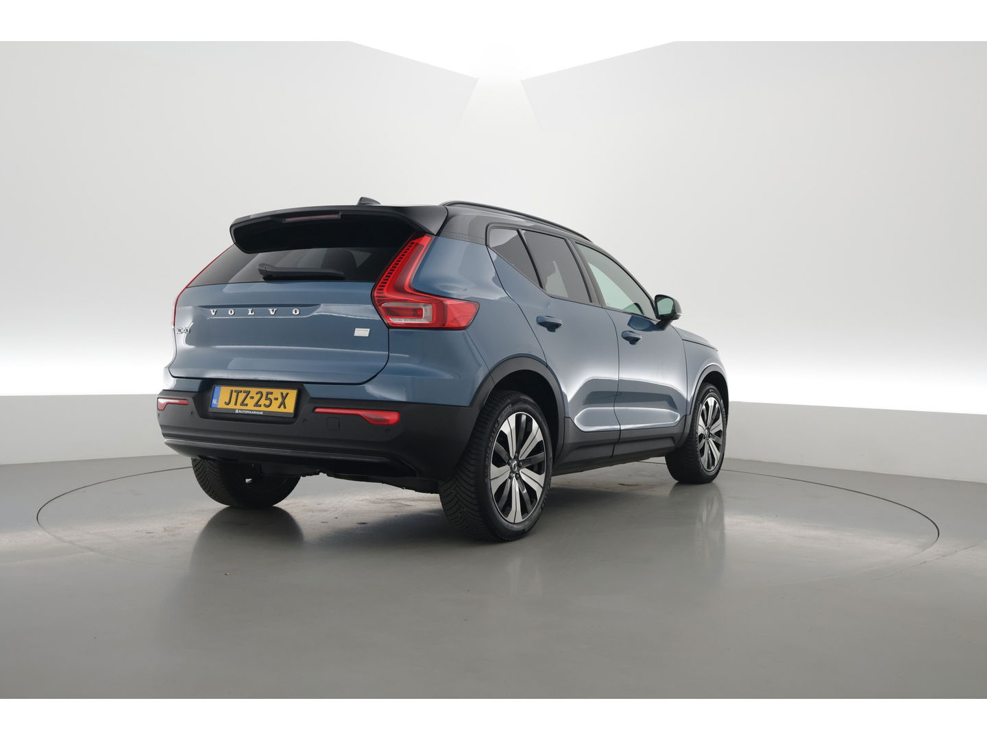 Volvo XC40 Recharge Core | Google Info. | Stoel- Stuurverw. | Camera | Cruise ctrl. | PDC | 19'' |