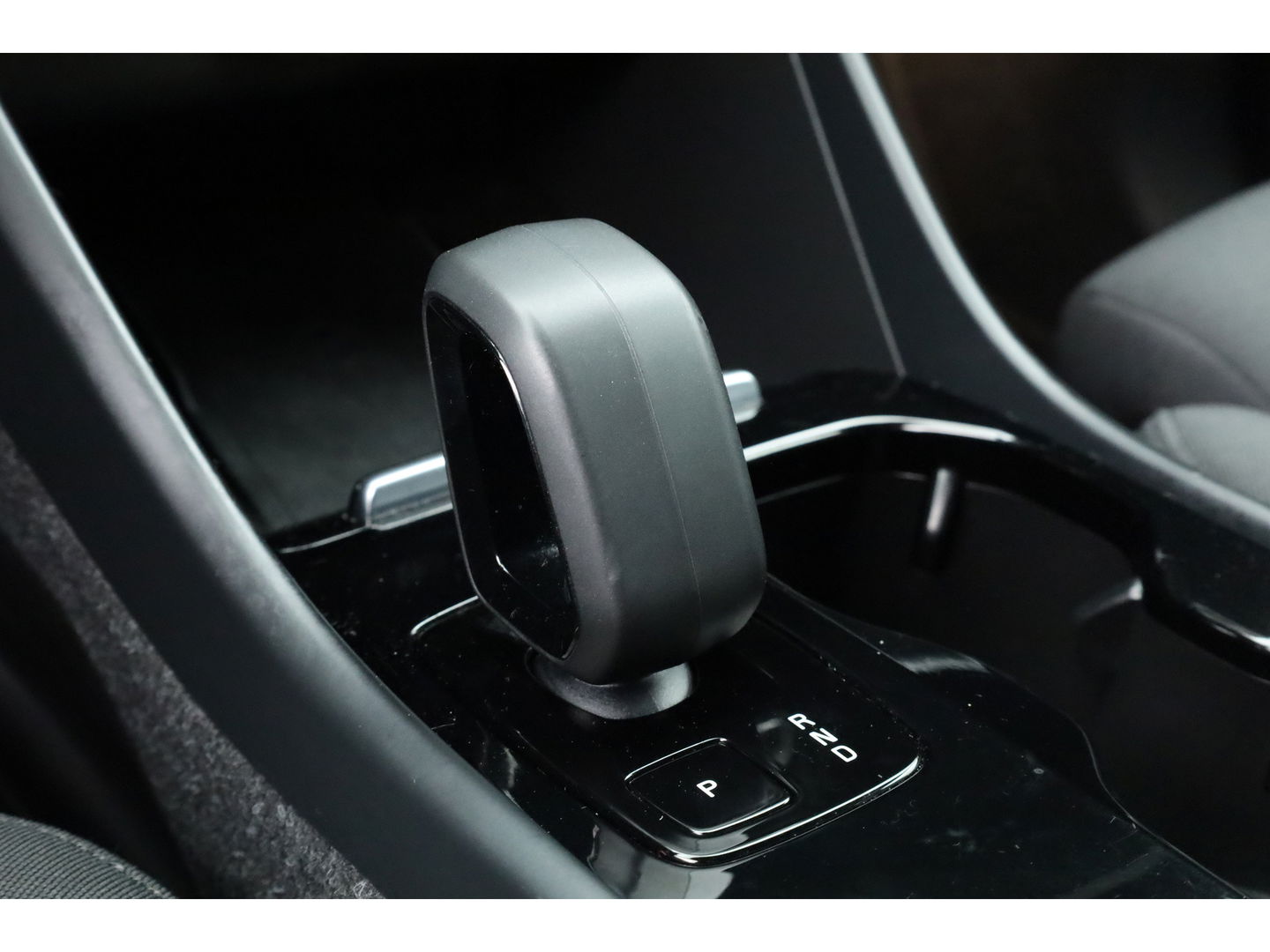 Volvo XC40 Recharge Core | Google Info. | Stoel- Stuurverw. | Camera | Cruise ctrl. | PDC | 19'' |