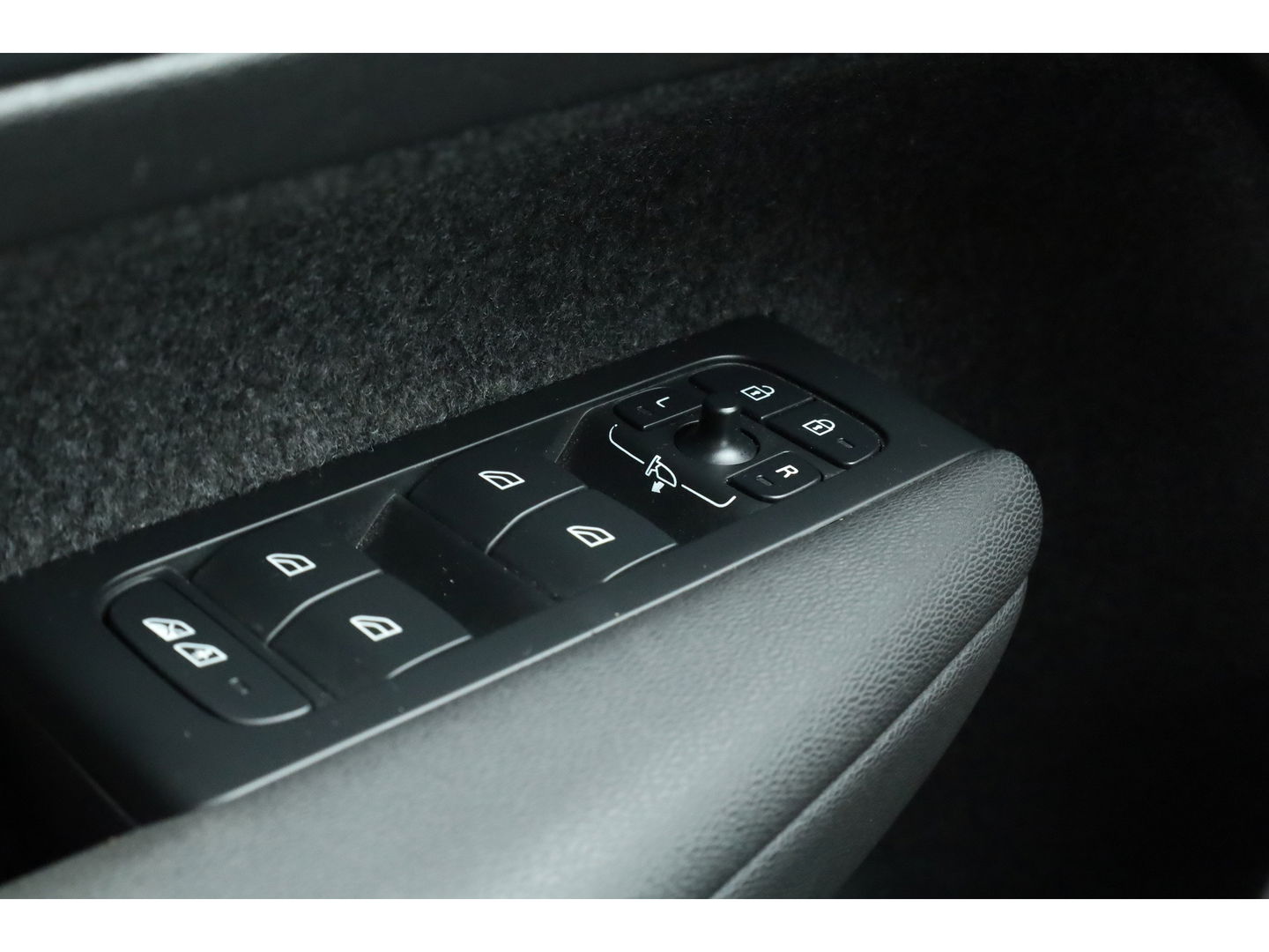 Volvo XC40 Recharge Core | Google Info. | Stoel- Stuurverw. | Camera | Cruise ctrl. | PDC | 19'' |