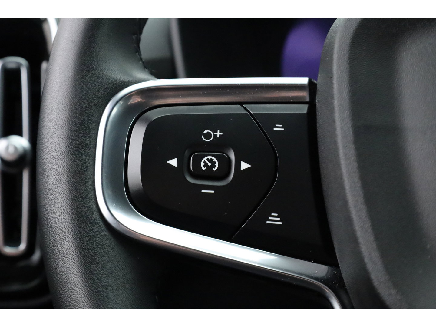 Volvo XC40 Recharge Core | Google Info. | Stoel- Stuurverw. | Camera | Cruise ctrl. | PDC | 19'' |