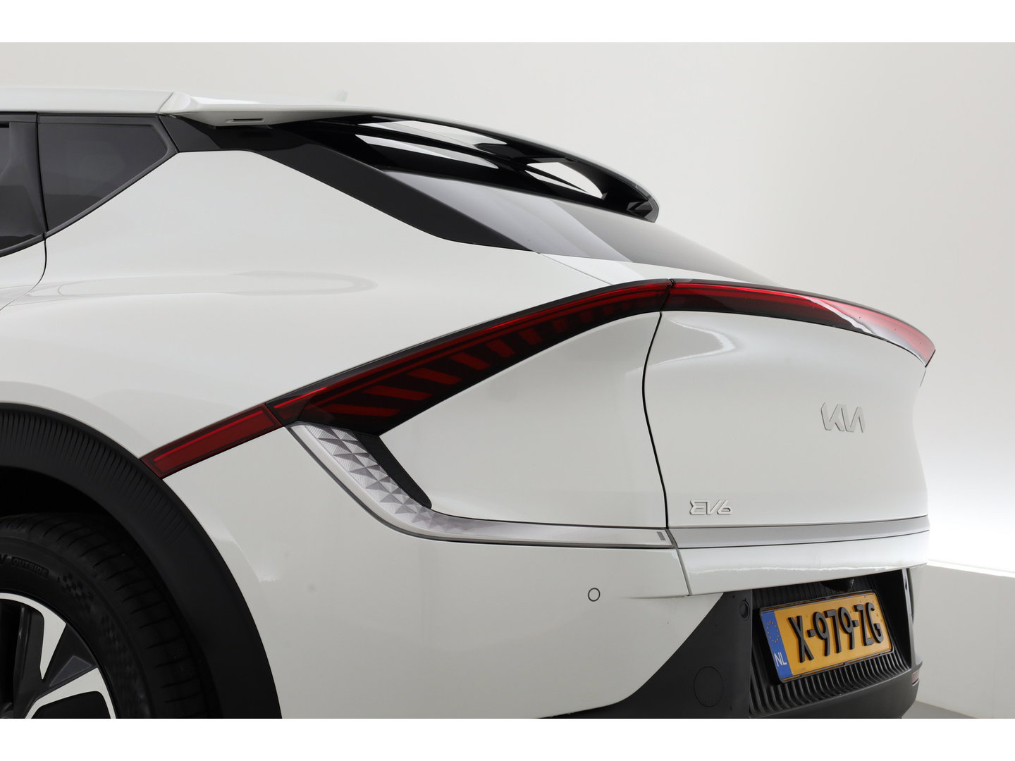 Kia Ev6 Light Edition 58 kWh | SOH 97% | Navi | Stoel- Stuurverw. | Adapt. Cruise | Camera | Apple CarPlay