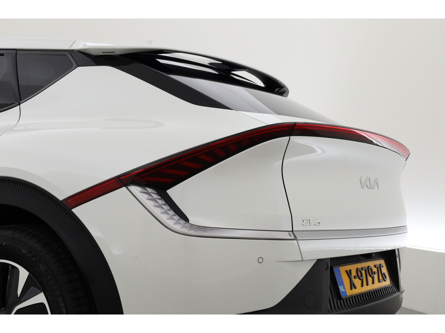 Kia Ev6 Light Edition 58 kWh | SOH 97% | Navi | Stoel- Stuurverw. | Adapt. Cruise | Camera | Apple CarPlay