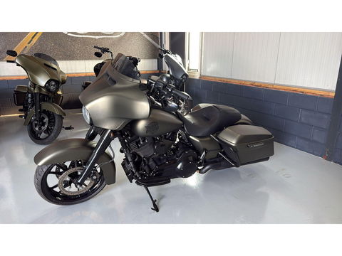 Harley Davidson FLHXS Street Glide Special Street glide  Mat Groen Blackout