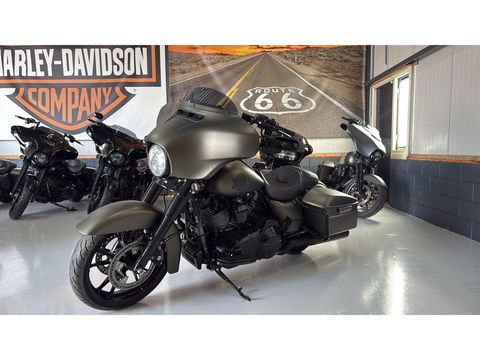 Harley Davidson FLHXS Street Glide Special Street glide  Mat Groen Blackout