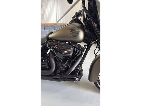 Harley Davidson FLHXS Street Glide Special Street glide  Mat Groen Blackout