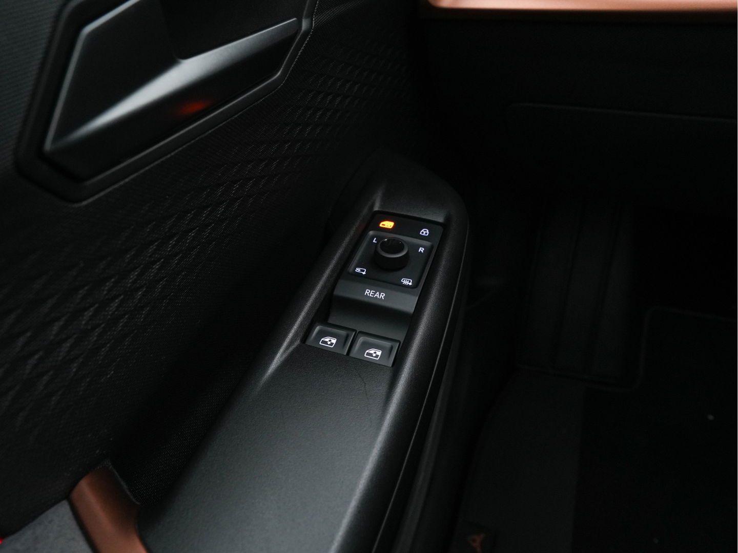 CUPRA Born Adrenaline One 62 kWh [ 3-Fase ] {SOH-92%} (INCL-BTW) *PANO | ADAPTIVE-CRUISE | FULL-LED | MICROFIBRE | TOPVIEW | BLIND-SPOT | KEYLESS | NAVI-FULLMAP | KEYLESS | AMBIENT-LIGHT | DIGI-COCKPIT | MASSAGE | CARPLAY | SPORT-SEATS | 19"ALU*