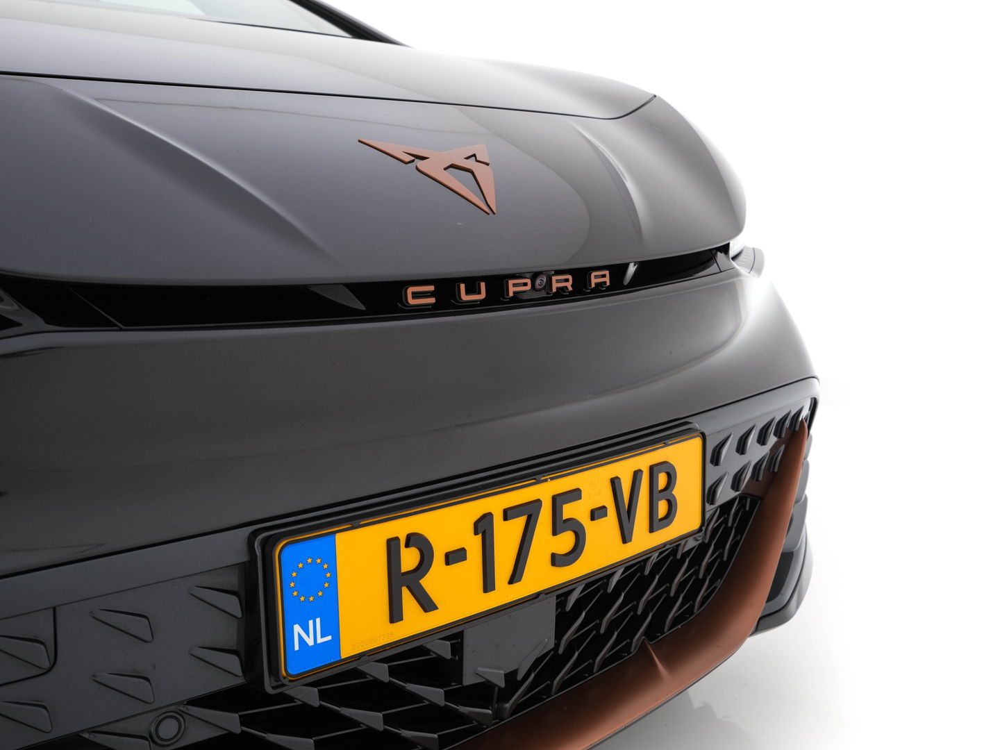 CUPRA Born Adrenaline One 62 kWh [ 3-Fase ] {SOH-92%} (INCL-BTW) *PANO | ADAPTIVE-CRUISE | FULL-LED | MICROFIBRE | TOPVIEW | BLIND-SPOT | KEYLESS | NAVI-FULLMAP | KEYLESS | AMBIENT-LIGHT | DIGI-COCKPIT | MASSAGE | CARPLAY | SPORT-SEATS | 19"ALU*