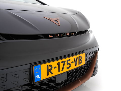 CUPRA Born Adrenaline One 62 kWh [ 3-Fase ] {SOH-92%} (INCL-BTW) *PANO | ADAPTIVE-CRUISE | FULL-LED | MICROFIBRE | TOPVIEW | BLIND-SPOT | KEYLESS | NAVI-FULLMAP | KEYLESS | AMBIENT-LIGHT | DIGI-COCKPIT | MASSAGE | CARPLAY | SPORT-SEATS | 19"ALU*