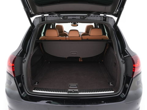 Porsche Cayenne 4.2 D S Aut. *PANO | LUXURY-LEATHER | XENON | MEMORY-PACK | BOSE-SOUND | NAVI-FULLMAP | CAMERA | AIR-SUSPENSION | HEATED-COMFORTSEATS | PRIVACY-GLASS | SHIFT-PADDLES | ECC | PDC | CRUISE | 21''ALU |