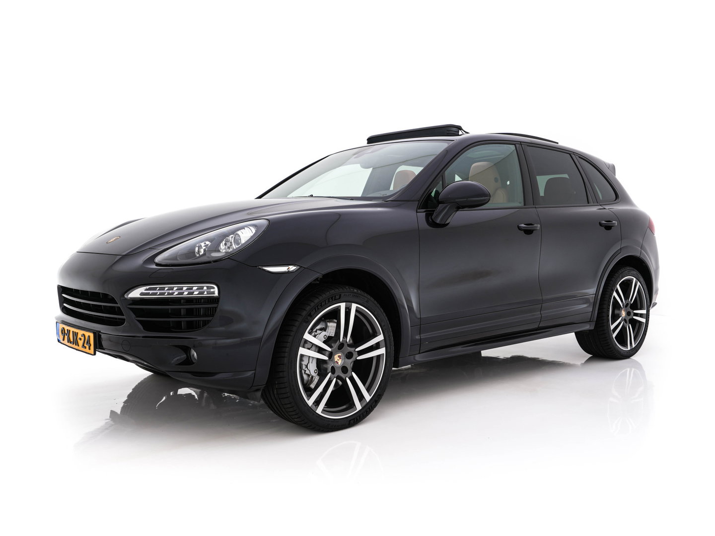 Porsche Cayenne 4.2 D S Aut. *PANO | LUXURY-LEATHER | XENON | MEMORY-PACK | BOSE-SOUND | NAVI-FULLMAP | CAMERA | AIR-SUSPENSION | HEATED-COMFORTSEATS | PRIVACY-GLASS | SHIFT-PADDLES | ECC | PDC | CRUISE | 21''ALU |
