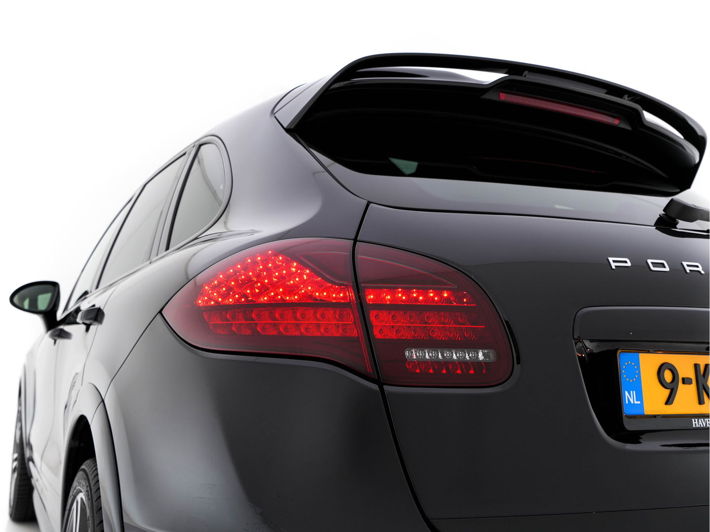 Porsche Cayenne 4.2 D S Aut. *PANO | LUXURY-LEATHER | XENON | MEMORY-PACK | BOSE-SOUND | NAVI-FULLMAP | CAMERA | AIR-SUSPENSION | HEATED-COMFORTSEATS | PRIVACY-GLASS | SHIFT-PADDLES | ECC | PDC | CRUISE | 21''ALU |