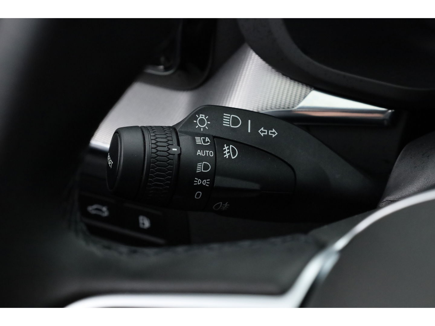 Volvo XC60 T8 Plug-in hybrid Plus Black Edition | Vapour Grey | Pano | Elek. Trekhaak | Memory | H&K Audio | HUD | 360cam