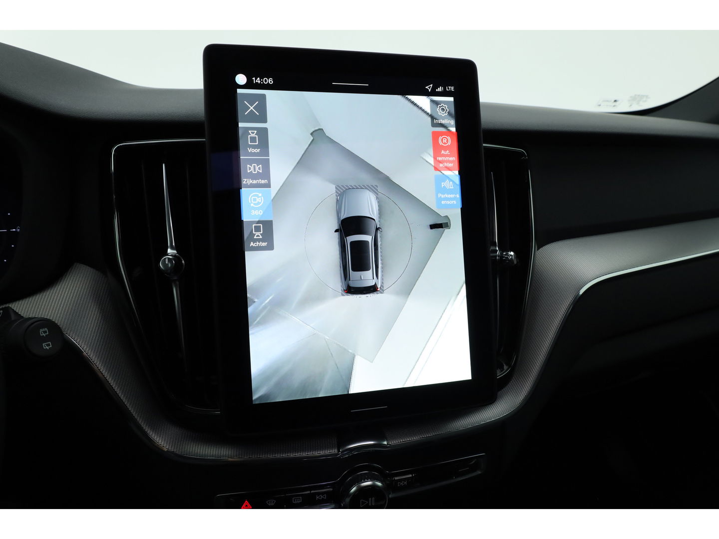 Volvo XC60 T8 Plug-in hybrid Plus Black Edition | Vapour Grey | Pano | Elek. Trekhaak | Memory | H&K Audio | HUD | 360cam